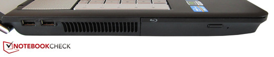 lewy bok: 2 USB 2.0, szczeliny wentylacyjne, napęd optyczny (odtwarzacz Blu-ray)