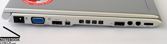 lewy bok: gniazdo zasilania, VGA, USB, FireWire, wylot wentylatora, USB, gniazda audio