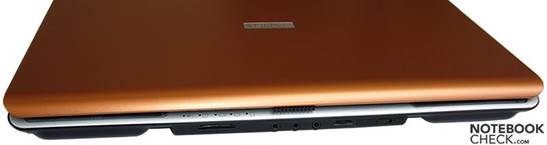 Toshiba Satellite P100-324  z przodu