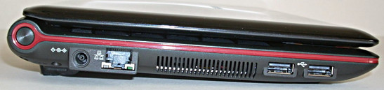 lewy bok: złącze zasilania, RJ45, wylot układu chłodzenia, 2x USB
