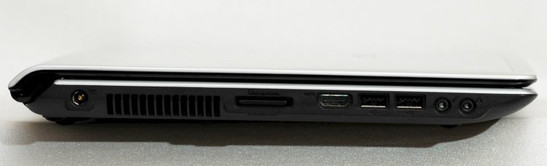 lewy bok: gniazdo zasilania, otwory wentylacyjne, czytnik kart, HDMI, 2x USB, wejście mikrofonowe, wyjście słuchawkowe.