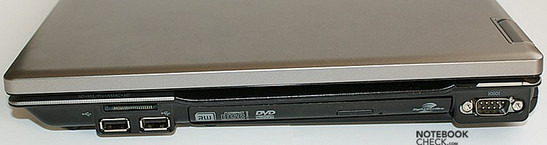 prawy bok: czytnik kart, 2x USB, napęd optyczny, COM