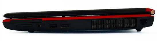 prawy bok: ExpressCard, czytnik kart, USB, eSATA/USB, wylot wentylacji, LAN