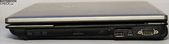 prawy bok: napęd optyczny, czytnik kart, USB, FireWire, COM