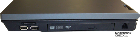 prawy bok: czytnik kart, 2x USB, napęd optyczny, modem