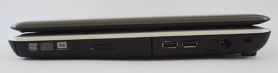 prawy bok: napęd optyczny, 2x USB, zaślepka gniazda modemowego, gniazdo zasilania, blokada Kensingtona
