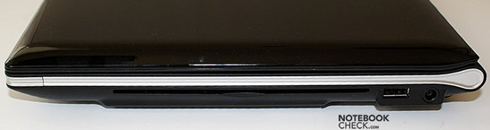 prawy bok: napęd optyczny (szczelinowy), USB, gniazdo zasilania