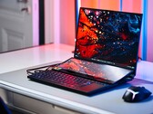 Laptop z dwoma ekranami. (Źródło: Notebookcheck via YouTube)