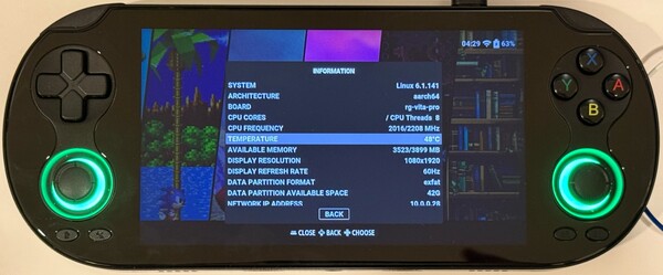 Obraz przedstawiający kluczowe specyfikacje Anbernic RG Vita Pro.