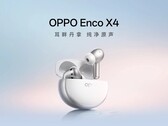 Zdjęcie promocyjne przedstawiające słuchawki douszne Oppo Enco X4 w białej kolorystyce.