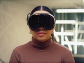 Zestaw VR Steam Frame prezentowany przez gracza