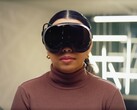 Zestaw VR Steam Frame prezentowany przez gracza