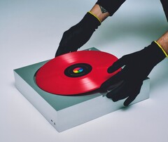Gramofon PP-1 ukrywa przetwornik pod płytą. (Źródło zdjęcia: Waiting for Ideas)