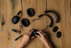 Fairbuds XL powinny być bardziej naprawialne niż większość współczesnych słuchawek dousznych. (Źródło obrazu: Fairphone)
