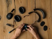 Fairbuds XL powinny być bardziej naprawialne niż większość współczesnych słuchawek dousznych. (Źródło obrazu: Fairphone)