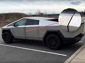 Co najmniej 15 pojazdów Tesla Cybertrucks jest dotkniętych poważną usterką zaczepu drzwi, która powoduje niewspółosiowość panelu drzwi. (Źródło obrazu: Auto Focus na YouTube - edytowane)