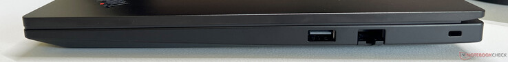 Po prawej stronie: USB-A 3.2 Gen 2 (10 Gbit/s), Gigabit Ethernet, gniazdo Kensington Security