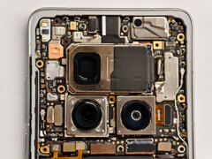 Vivo X200 Ultra ma ogromny zestaw tylnych kamer. (Źródło zdjęcia: Vivo)