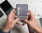 Pomimo obecności klawiatury urządzenie Clicks Communicator jest stosunkowo kompaktowe.