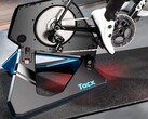 Garmin Tacx Neo 2T zapewnia realistyczne wrażenia z jazdy we własnym domu.