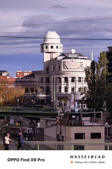 Oppo Find X9 Pro z 10-krotnym zoomem bez teleobiektywu.