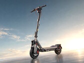 Hulajnoga elektryczna Segway Max G3 Plus jest wyposażona w tryb doładowania o mocy 2 200 W, umożliwiający przyspieszenie od 0 do 15 mil na godzinę w ciągu 2,4 sekundy.