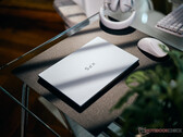 Model XPS 13 w wersji Panther Lake jest dostępny w wykończeniu Sky, pokazanym na zdjęciu.