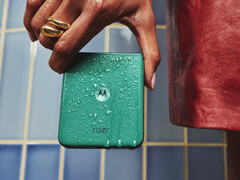 Razr 70 Plus posiada certyfikat IP48 chroniący przed wnikaniem pyłu i wody.