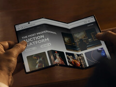 Samsung został bezpośrednio zapytany o wypuszczenie potrójnego smartfona, takiego jak Huawei Mate XT, na zdjęciu, w swoim ostatnim wezwaniu do zarabiania. (Źródło zdjęcia: Huawei)