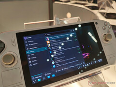 Zotac Zone Pro z systemem Manjaro Linux (źródło obrazu: Notebookcheck)