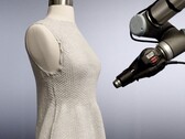 MIT Self Assembly Lab stworzyło prototyp metody produkcji 4D Knit Dress, która zapewnia idealne dopasowanie przy użyciu ciepła. (Źródło: MIT Self Assembly Lab)
