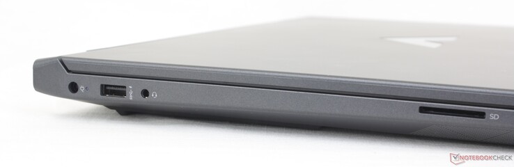 Po lewej: zasilacz AC, USB-A (5 Gbps), zestaw słuchawkowy 3,5 mm, czytnik kart SD