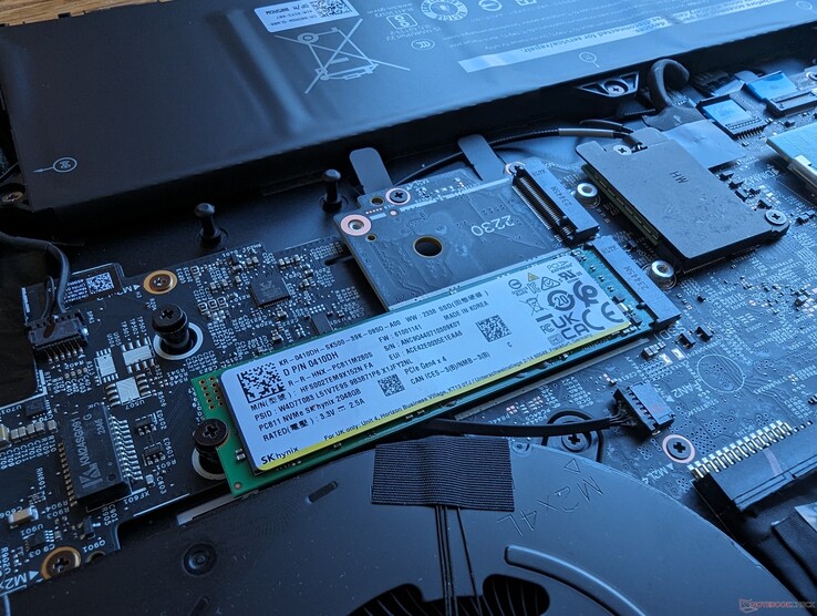 Obsługa do czterech pojedynczych dysków SSD