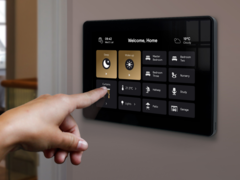 Dynalite Matter Bridge firmy Philips łączy w sobie ekran dotykowy (na zdjęciu) i bramkę Ethernet. (Źródło zdjęcia: Philips Dynalite)