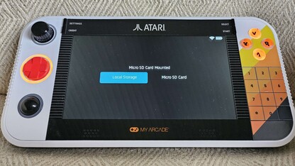 Po włożeniu poprawnie sformatowanej karty SD otworzy się menu (Źródło obrazu: Marc Zander, Notebookcheck)