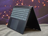 Firma Lenovo zaprezentowała laptop typu 2 w 1 wyposażony w procesor graficzny Nvidia RTX Spark