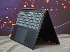 Firma Lenovo zaprezentowała laptop typu 2 w 1 wyposażony w procesor graficzny Nvidia RTX Spark
