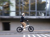 Smartbike ebii jest stosunkowo kompaktowy i osiąga prędkość maksymalną 25 km/h. (Źródło obrazu: Acer)