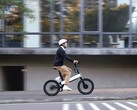 Smartbike ebii jest stosunkowo kompaktowy i osiąga prędkość maksymalną 25 km/h. (Źródło obrazu: Acer)