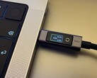 Kabel Ugreen 240W USB-C do USB-C z wyświetlaczem cyfrowym w orientacji poziomej