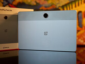 Oprócz długiego czasu pracy na baterii, OnePlus Pad Lite ma również inne mocne strony. (Źródło zdjęcia: Notebookcheck)