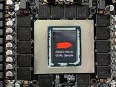 Trwają prace nad modułami pamięci VRAM GDDR7 o pojemności do 6 GB; na zdjęciu: płytka drukowana karty GeForce RTX 5090 z odsłoniętymi modułami pamięci