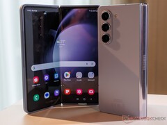 Samsung wypuścił Galaxy Z Fold5 w sierpniu 2023 roku. (Źródło: Marcus Herbrich na Notebookcheck)