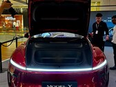 Nowa Tesla Model Y w kolorze Ultra Red (źródło zdjęcia: DaltyBrewer/X)