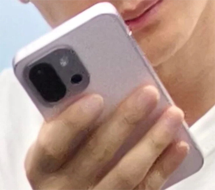 Rzekome spojrzenie na OnePlus 13T od tyłu. (Źródło obrazu: via @Gadgetsdata &amp; Android Headlines)