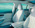 Sedan EQE oferuje luksusowe wnętrze (zdjęcie: Mercedes)