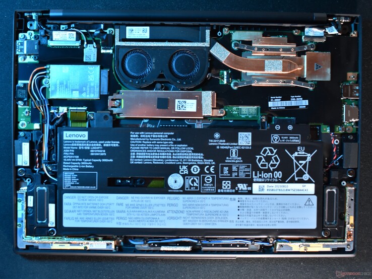 Lenovo ThinkPad X1 Carbon Gen 11: elementy wewnętrzne