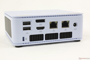 Tył: 2x USB-A 2.0, DisplayPort (4K60), HDMI 2.0 (4K60), 2x RJ-45 (2,5 Gb/s), zasilacz sieciowy, blokada Kensington