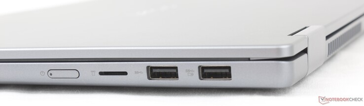 Po prawej stronie: Przycisk zasilania, czytnik MicroSD, 2x USB-A 3.2 Gen 1 (5 Gb/s)