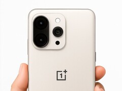 Nieoficjalny render OnePlus 15 pokazujący nową konfigurację kamer. (Źródło obrazu: OnePlus Club na X)